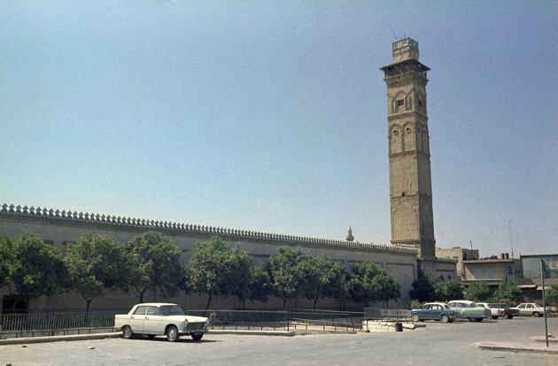 Tentara Suriah Hancurkan Menara Masjid Sunni Bersejarah di Kota Aleppo