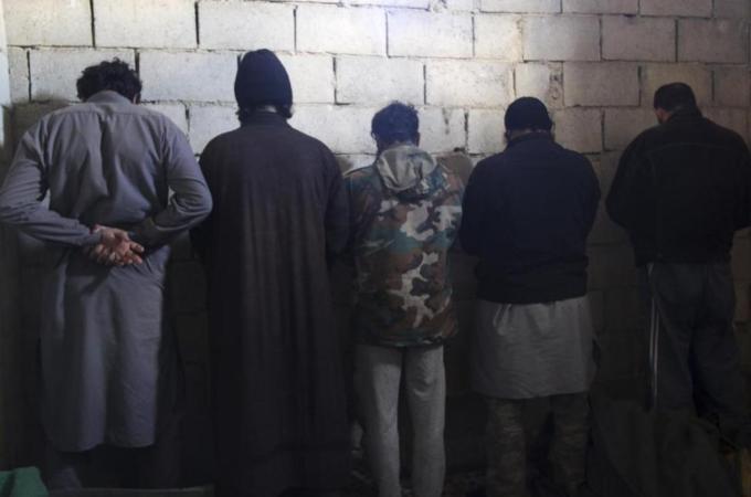 ISIS Bebaskan Puluhan Tahanan dari Brigade Islam di Raqqa