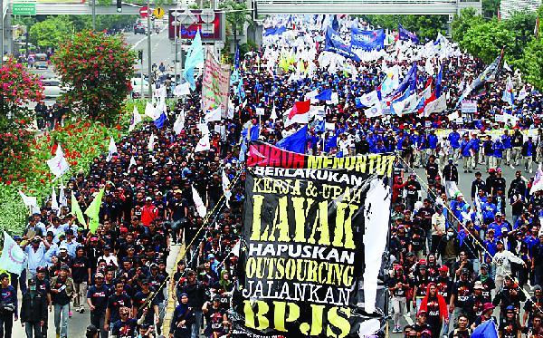 Kaum Buruh! Selamat Berjuang  Melawan Perbudakan 