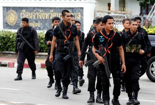 Orang Bersenjata Rampas 5 Pucuk Senjata Anggota Paramiliter Thailand di Patani