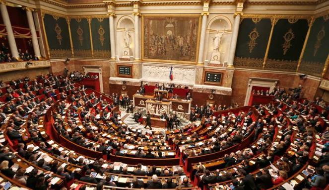 Parlemen Perancis Mengesahkan Perkawinan Sejenis