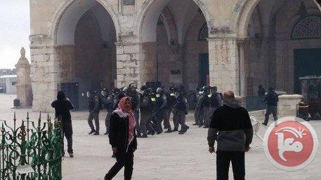 Tentara dan Polisi Israel Serbu Kompleks Masjid Al-Aqsa