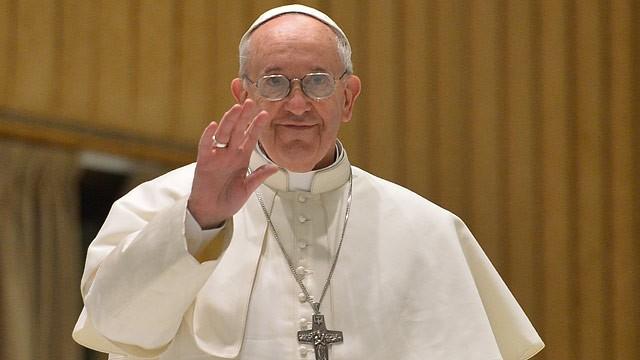Paus Francis : Semua Manusia Berhutang Budi Pada Yahudi