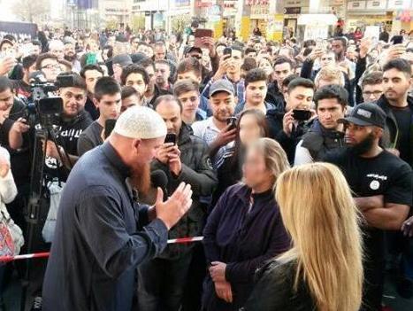 Piore Vogel Tangkis Tuduhan Teroris Pada Islam, 1500 Orang Jerman Bersyahadat