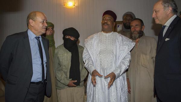 AQIM Bebaskan 4 Sandera Prancis yang Mereka Tahan
