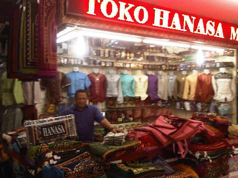 Perlengkapan Shalat & Busana Muslim di Thamrin City Diserbu Pembeli