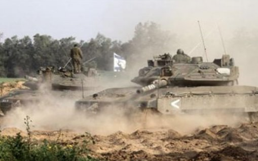 Tank Penjajah Zionis Yahudi Muntahkan Tembakan ke Pemukiman Muslim