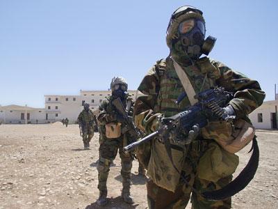 Siap Gunakan Senjata Kimia, Suriah Bagikan Masker dan Pakaian Anti Radiasi ke Pasukan 