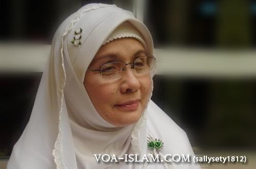 Irene Handono: Karyawan Muslim Wajib Tolak Jika Tidak Ada Perjanjian Gunakan Atribut Natal