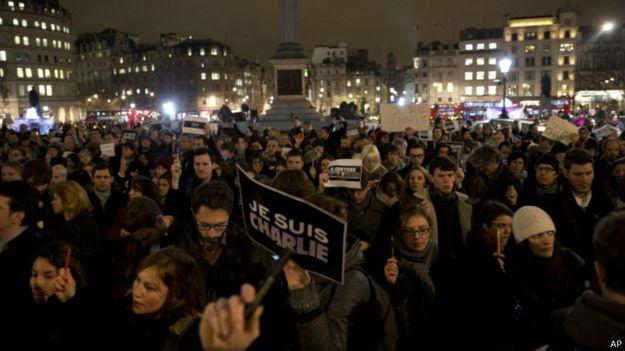 Puluhan Ribu Masyarakat Perancis Mendukung Charlie Hebdo