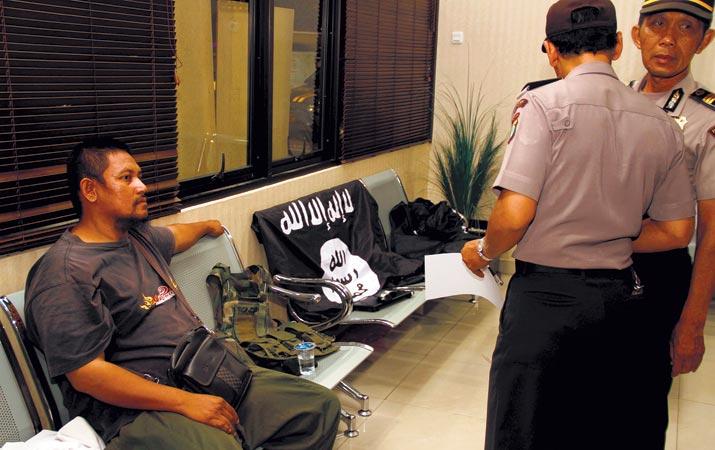 Polres Depok Bebaskan Pengibar Bendera ISIS Firman Hidayat