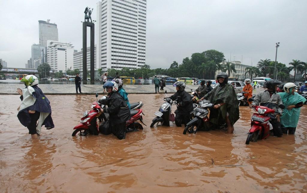 Profesor Yusril Ingatkan Ucapan Jokowi Soal Banjir dan Macet Jakarta