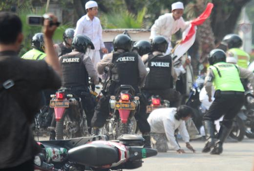 Ternyata Bentrok Antara Polisi dan FPI Sudah Disetting Oleh Pihak Polisi?