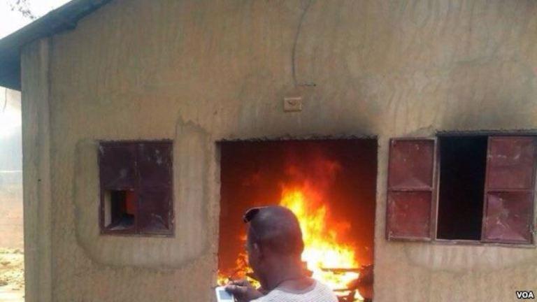  45 Gereja di Niger Dibakar Massa Anti Penghinaan Charlie Hebdo terhadap Nabi Muhammad SAW 
