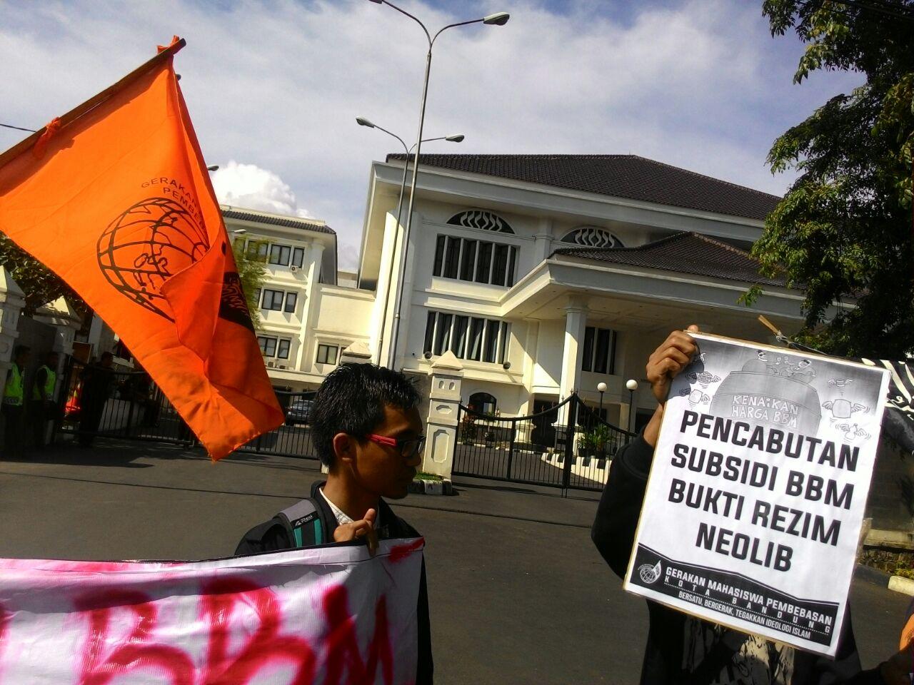 Pencabutan Subsidi: Skenario Busuk Rezim Neolib Jokowi-JK Menuju Penyempurnaan Liberalisasi Migas  