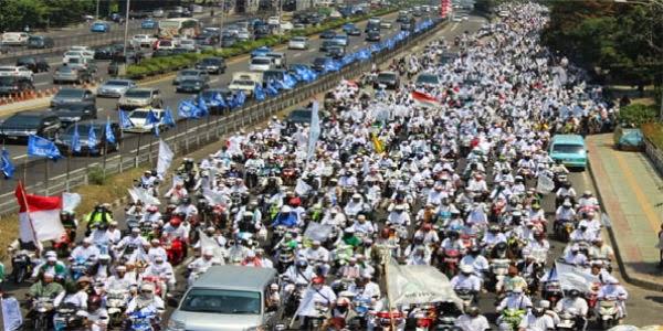 Tidak Mudah Membubarkannya,  FPI Sudah Mengakar di Jakarta