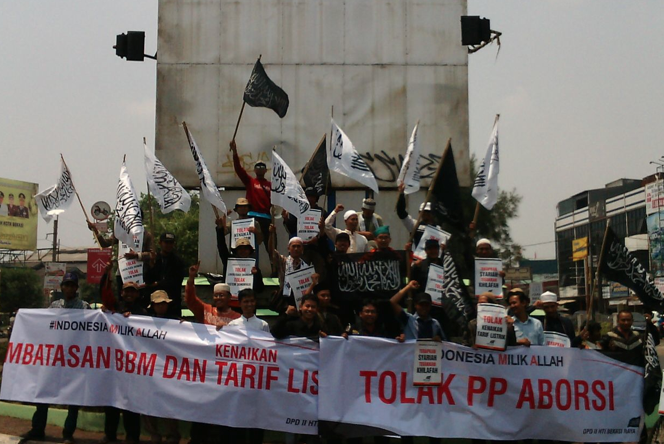 Foto: Aksi HTI Bekasi Tolak Kenaikan Harga BBM, TDL dan Legalisasi Aborsi