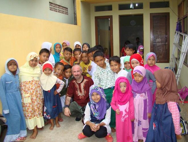Kehidupan Kaum Muslimin di Indonesia dalam Potret Mualaf Asal Italia Stefano Romano
