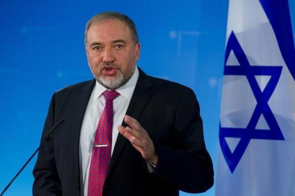 Zionis Israel: Hamas Berencana Bunuh Menlu Avigdor Lieberman di Tepi Barat
