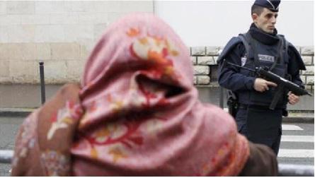 Aksi Islamophobia Meningkat 500% di Prancis Sejak Serangan Charlie Hebdo