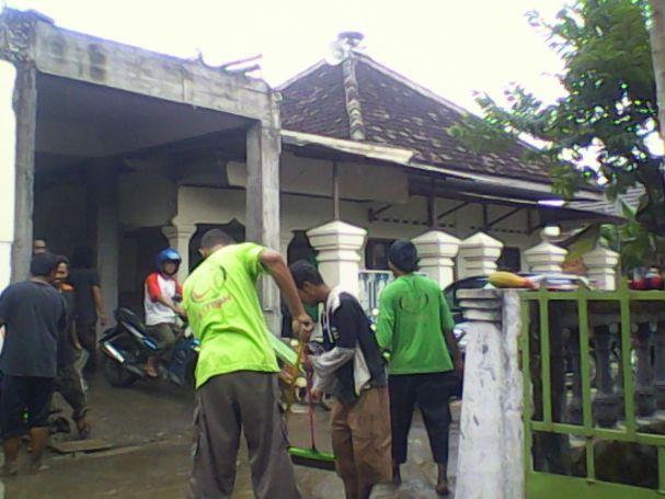 Komunitas Ansharut Tauhid Peduli Musibah (KATIBAH) Aksi Sosial Di Wilayah Banjir Solo Utara