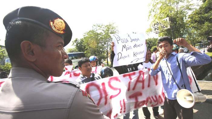 Mahasiswa Aceh Menuntut Penuntasan UUPA Kepada Jokowi