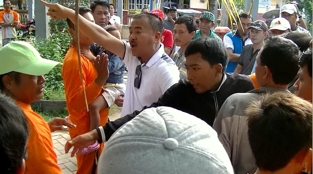 Ratusan Masyarakat Bubarkan Ormas Gafatar di Aceh 