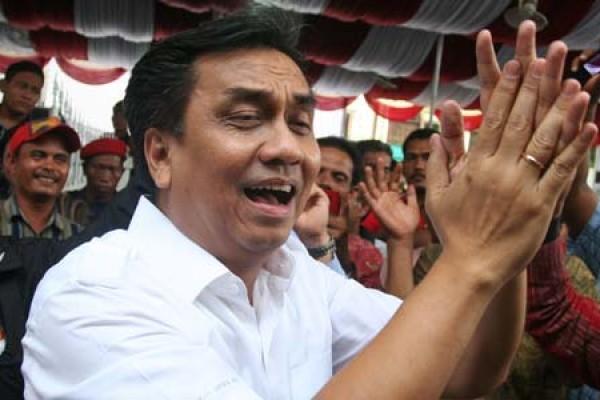 Pendukung Jokowi Balik Badan Menggebuki Jokowi 