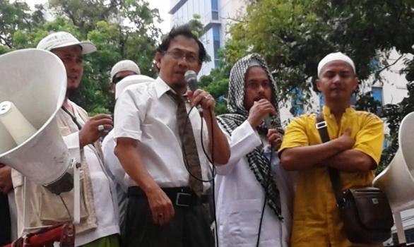 Sri Bintang Pamungkas : Kaum Cina Menggusur Islam dan Pribumi  