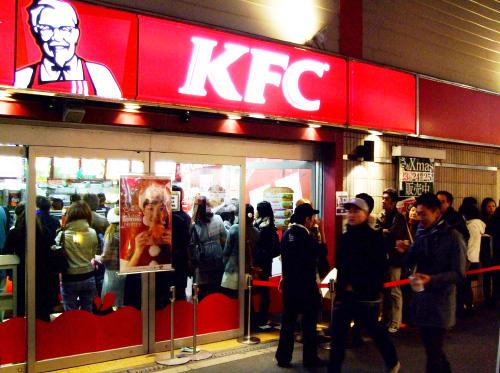 KFC Cabut Kewajiban Pemakaian Atribut Natal Terhadap Karyawan Muslim 