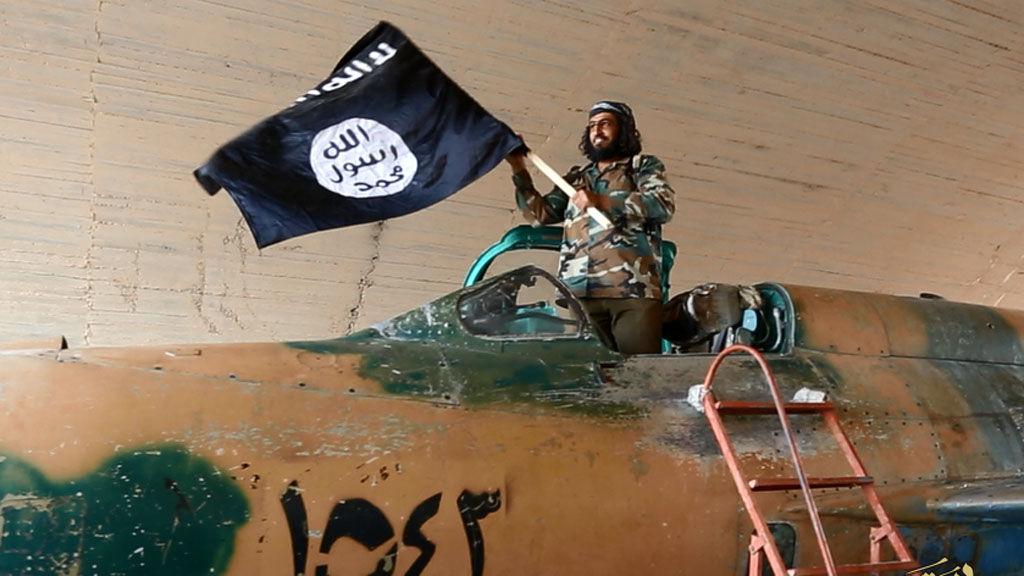 Islamic State Latih Anggotanya Terbangkan Jet Tempur Rampasan dari Militer Suriah
