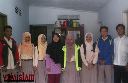 Pelarangan Foto Jilbab Tulungagung (3): Disdik Jatim Sebut Foto Ijazah Berjilbab, Peluang Kerja Sempit