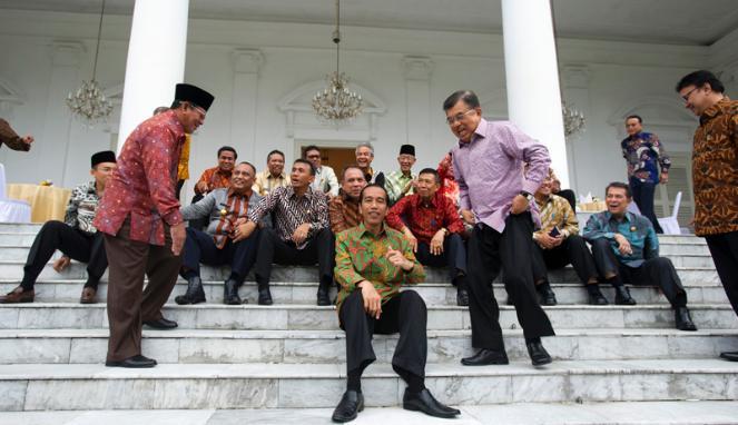 Jokowi Dikelilingi Tokoh-Tokoh Kristen