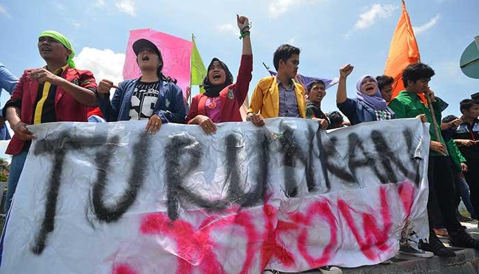 Mahasiswa dari Berbagai Daerah Terus Bergerak, Tuntut Jokowi Turun