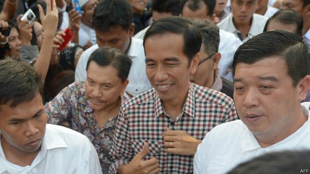 Jokowi Harus Jauhi Hendropriyono