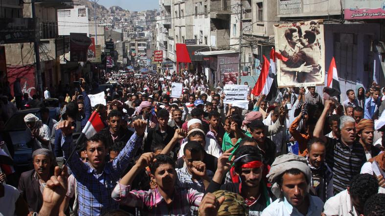 Aksi Demo Massal Menentang Kudeta Syi'ah Houthi di Yaman