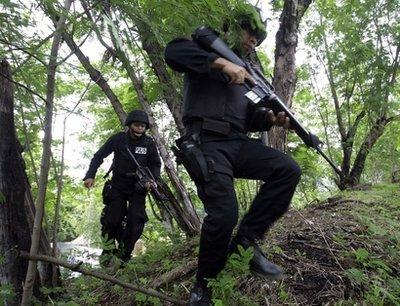 MILF Akan Kembalikan Ghanimah Senjata yang Mereka Rebut dari Polisi Kafir Filipina