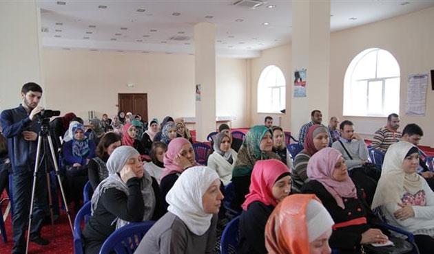 Ukraina : Lokarkarya Hijab Berlangsung Saat Menghadapi Perang