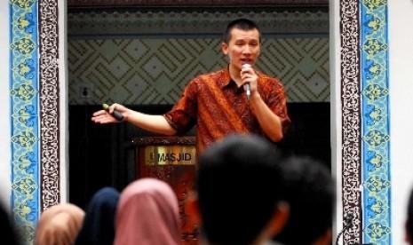 Felix Siauw: Intoleransi Pelarangan Kerudung di Bali