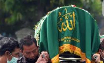 Mengusung Jenazah Sambil Berlari Kecil, Apakah ini Sunnah?
