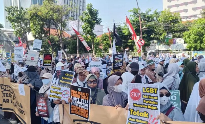 Ribuan Massa di Surabaya Serukan Perlindungan Generasi dari Normalisasi LGBT