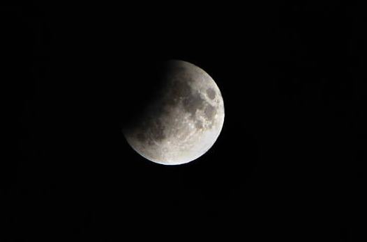 Ahad Malam Senin Terjadi Gerhana Bulan Total, Ini Tatacara Shalat Khusuf