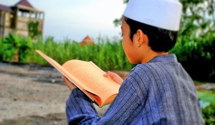 Bukan Ilmu,,, Jika Tak Tumbuhkan Rasa Takut Kepada Allah