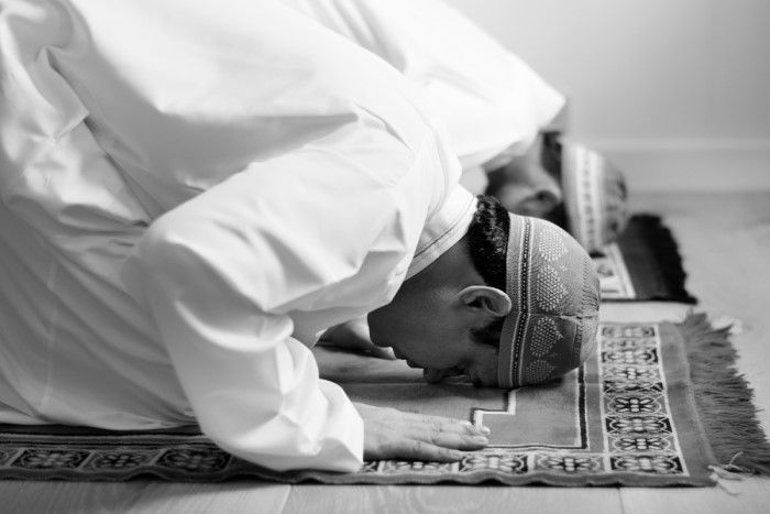 Sedang Shalat Tahiyatul Masjid, Datang Orang Bermakmum Kepadanya