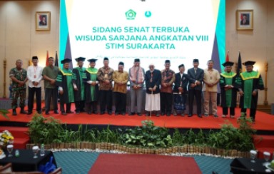 Tokoh Nasional Hadiri Wisuda STIM Surakarta: Kemenag RI Dukung Lahirnya Generasi Qur’ani