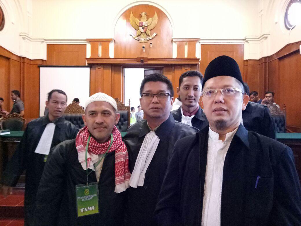 Eksepsi Diterima Majelis Hakim, Ustadz Alfian Tanjung Bebas
