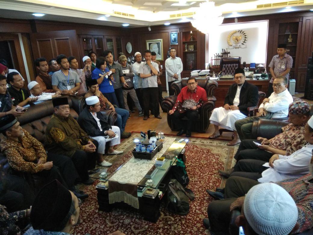Datangi DPR, Ormas Islam Adukan Kekerasan dan Dugaan Acara PKI di LBH 