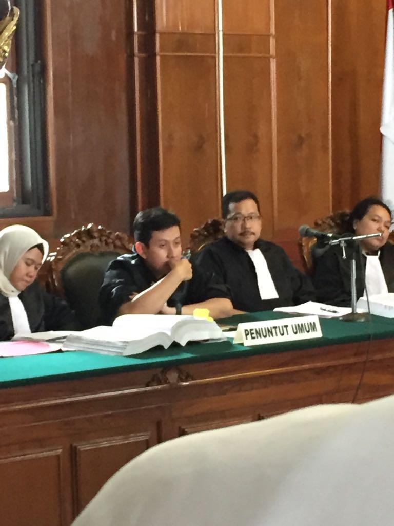Bentak Alfian Tanjung, Jaksa Dikecam Pengunjung Sidang