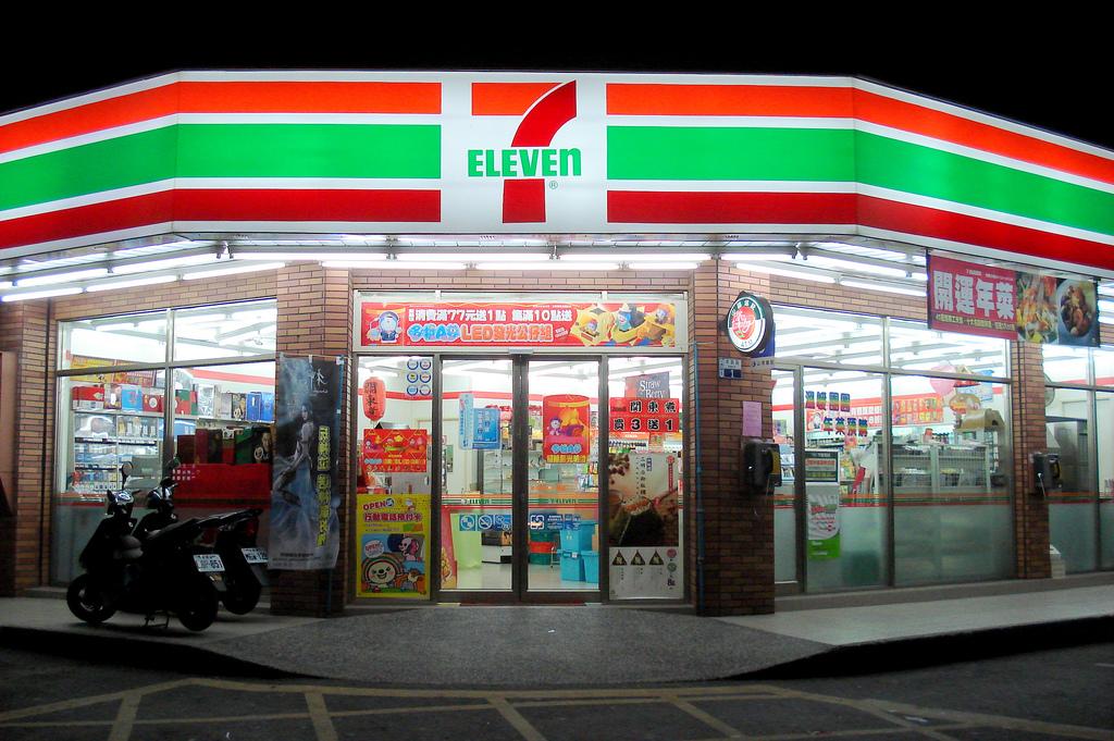 Pelajaran Bisnis dari Kisah Kejatuhan Seven Eleven dan Kaskus