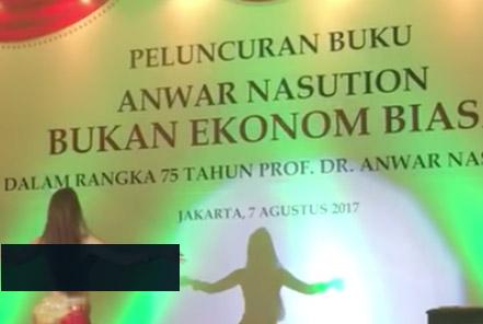 Acara Komut Muamalat Anwar Nasution Rusak Citra Syariah dengan Tarian Perut 